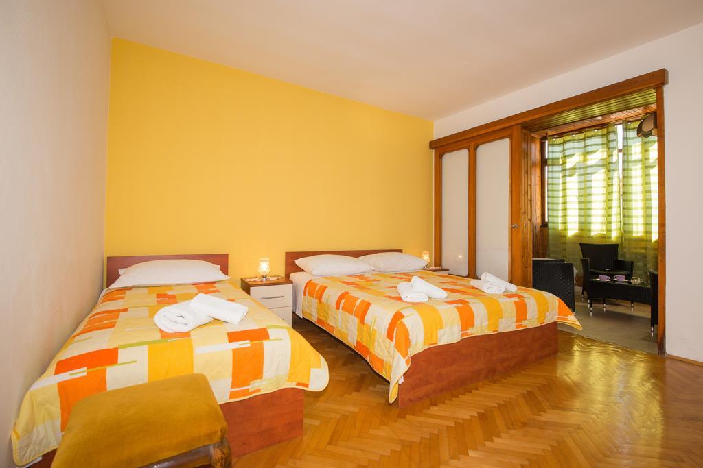 Apartments Marieta Макарська Екстер'єр фото
