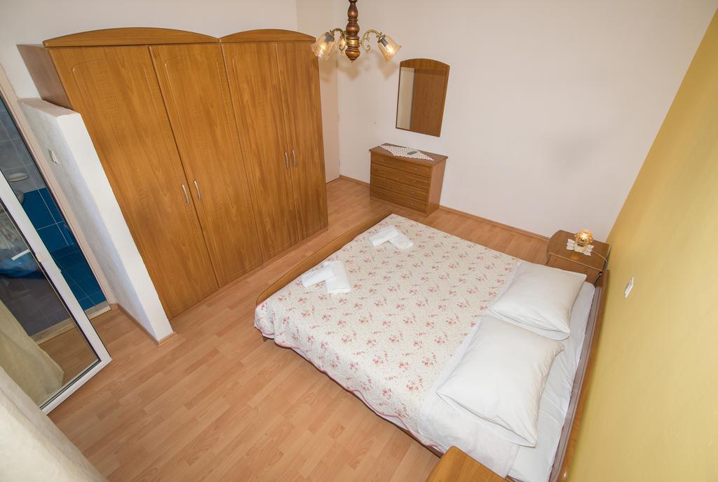 Apartments Marieta Макарська Екстер'єр фото